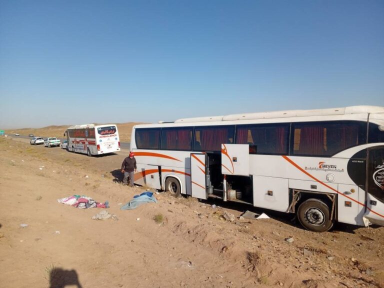 واژگونی اتوبوس در جاده سبزوار-نیشابور